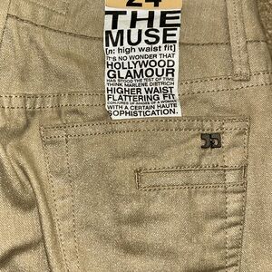 Joe’s jeans NWT ￼ Light gold “THE MUSE” sz 24